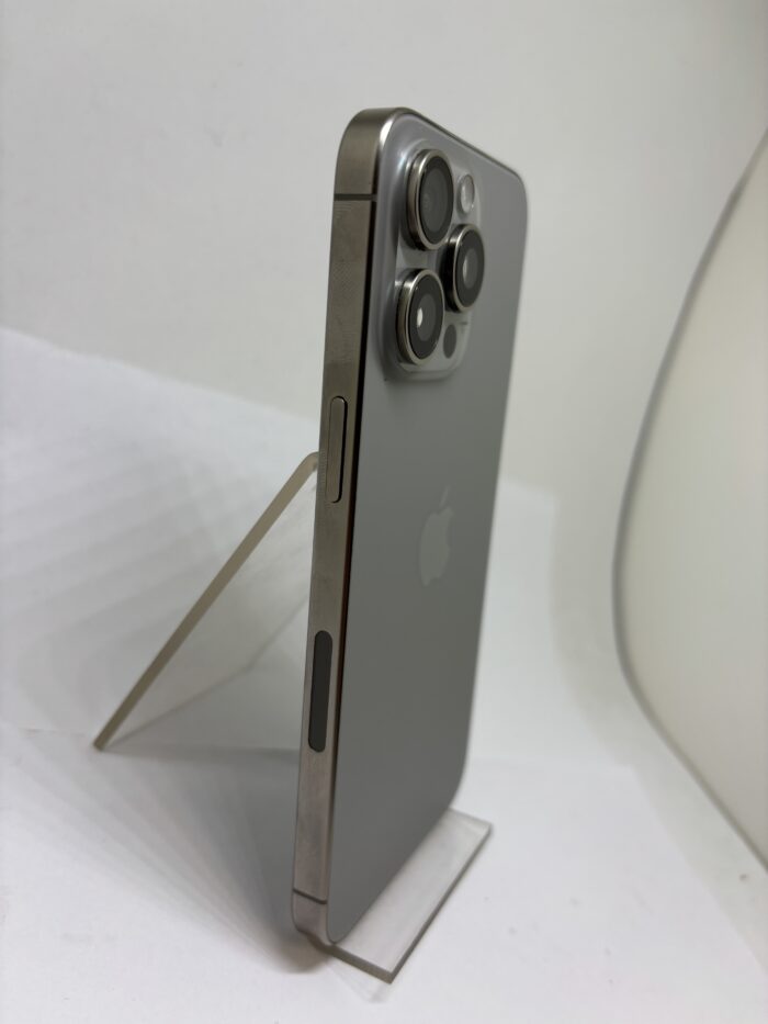 Apple iPhone 15 Pro Max 256GB natural titanium eSIM - Obrázek 4