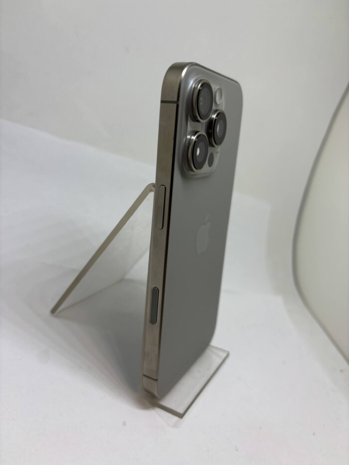 Apple iPhone 16 Pro 128GB Natural titanium eSIM - Obrázek 4