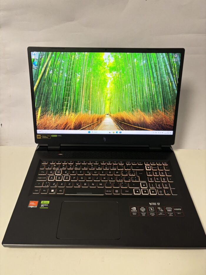 Acer Nitro 17 Obsidian Black - Obrázek 2